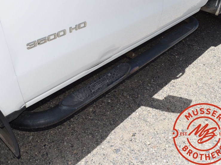 2015-chevrolet-3500-image-32