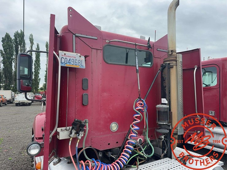 2007-freightliner-columbia-120-image-28