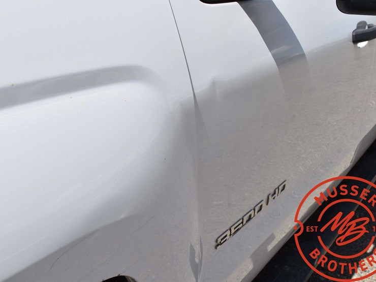 2015-chevrolet-3500-image-51