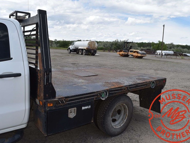 2015-chevrolet-3500-image-28
