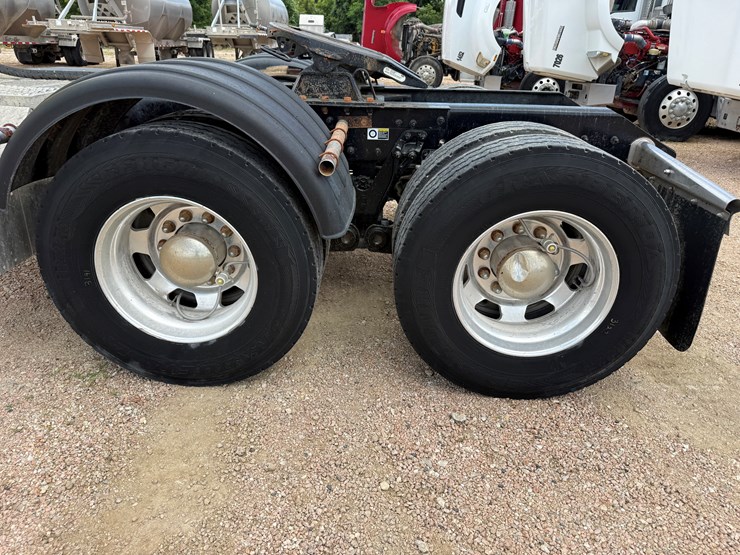 2015-kenworth-t800-image-15