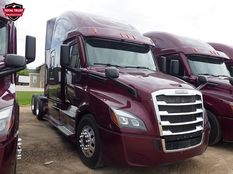 2021-freightliner-cascadia-126-image-3