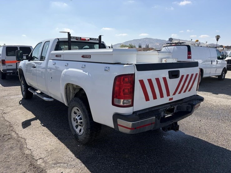 2012-gmc-3500hd-image-4