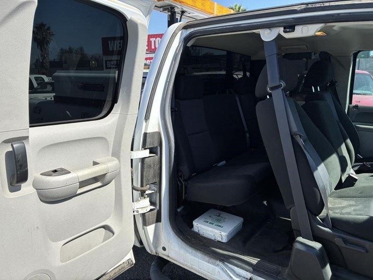 2012-gmc-2500hd-image-12