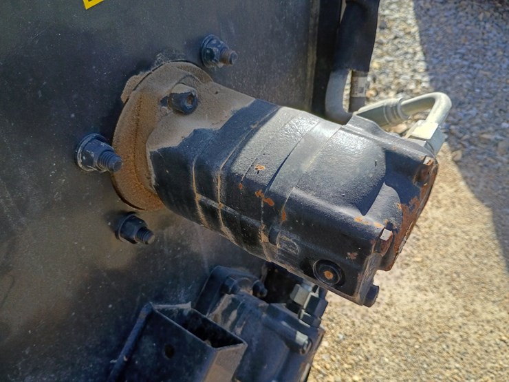 2017-ditch-witch-r300-image-69