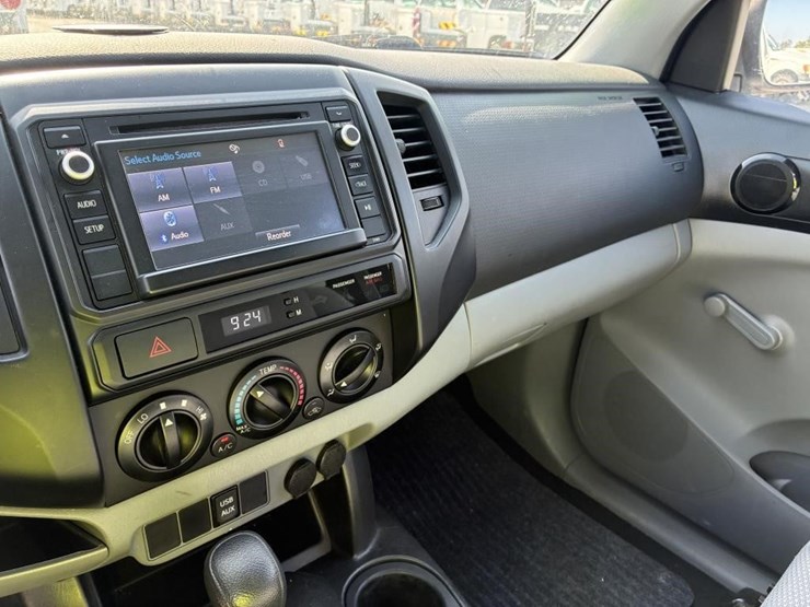 2014-toyota-tacoma-image-14