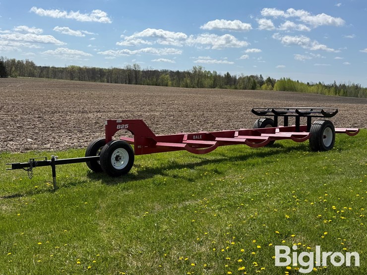 2019-industrias-america-825-round-hay-bale-wagon-image-1