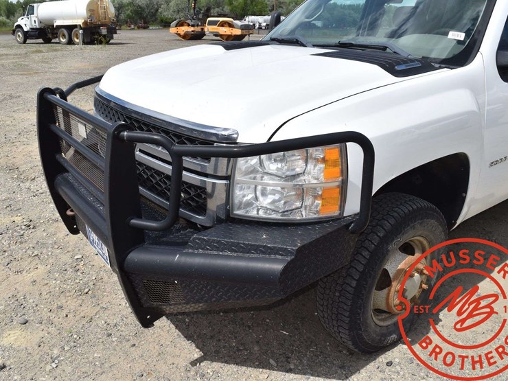 2013-chevrolet-3500-image-14
