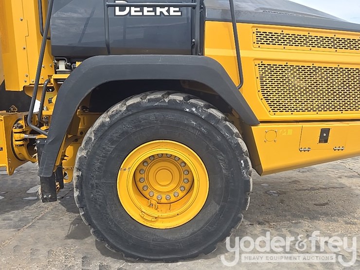 2023-deere-260e-image-13