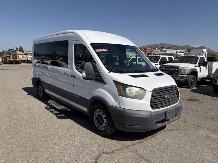 2017-ford-transit-image-2