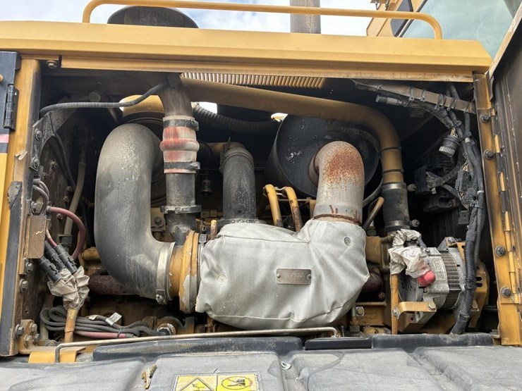 2004-caterpillar-143h-vhp-image-19