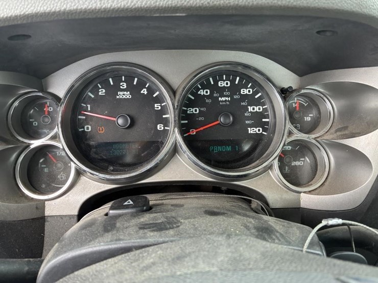 2011-chevrolet-2500hd-image-15