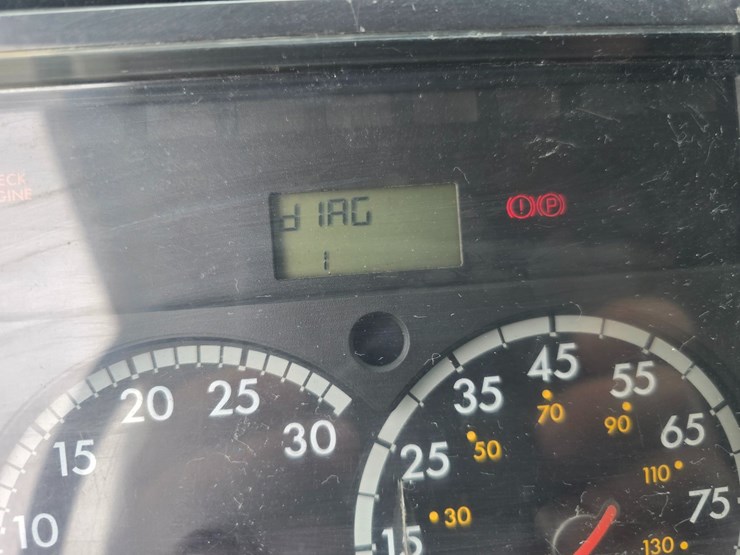 2001-freightliner-fl60-image-62