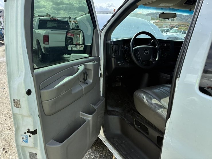2013-chevrolet-express-3500-image-14