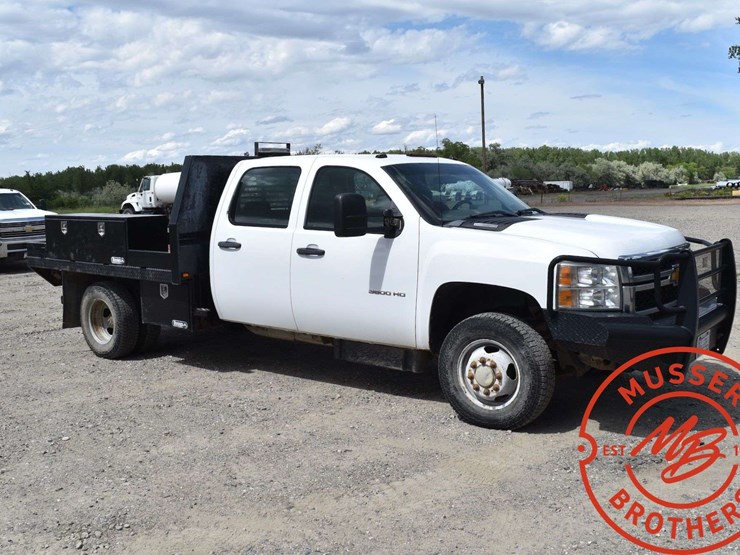 2013-chevrolet-3500-image-11