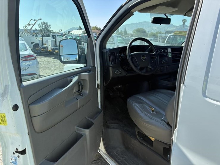 2014-chevrolet-express-3500-image-12