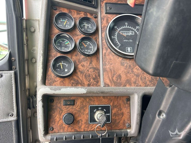 2002-kenworth-t300-image-14