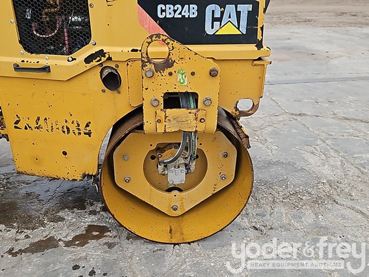 2019-caterpillar-cb24b-image-9