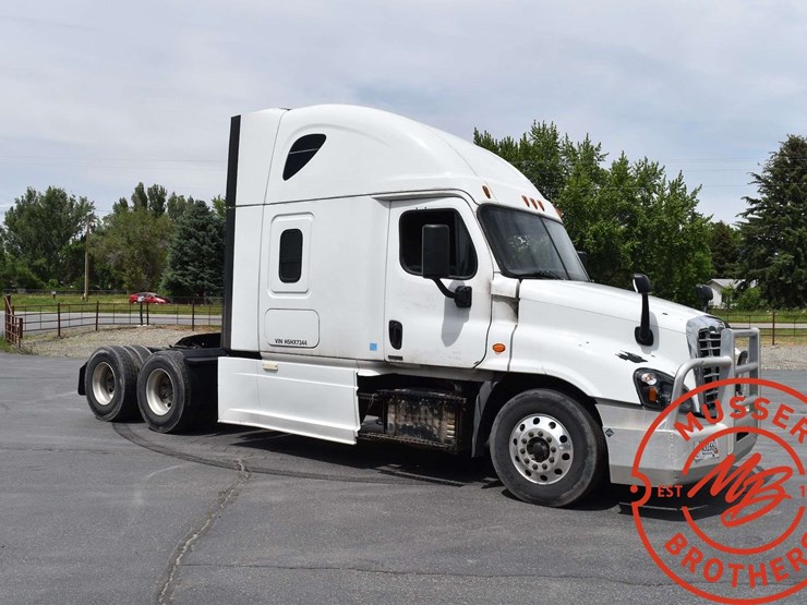 2017-freightliner-cascadia-125-image-12