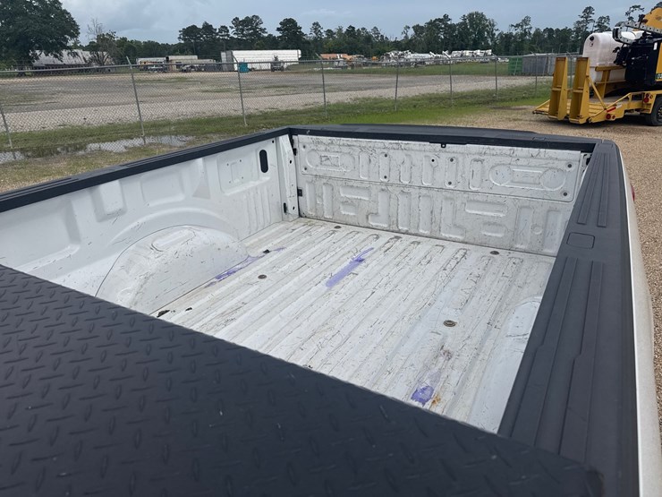 2022-ford-f150-xl-image-11