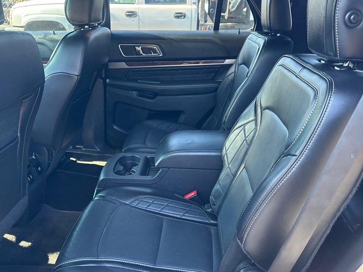 2016-ford-explorer-platinum-image-20