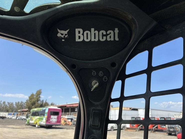 2008-bobcat-s570-image-19