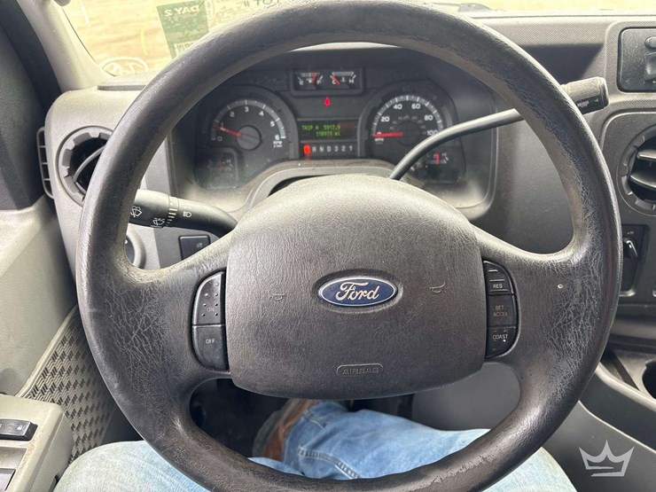 2013-ford-e350-image-11