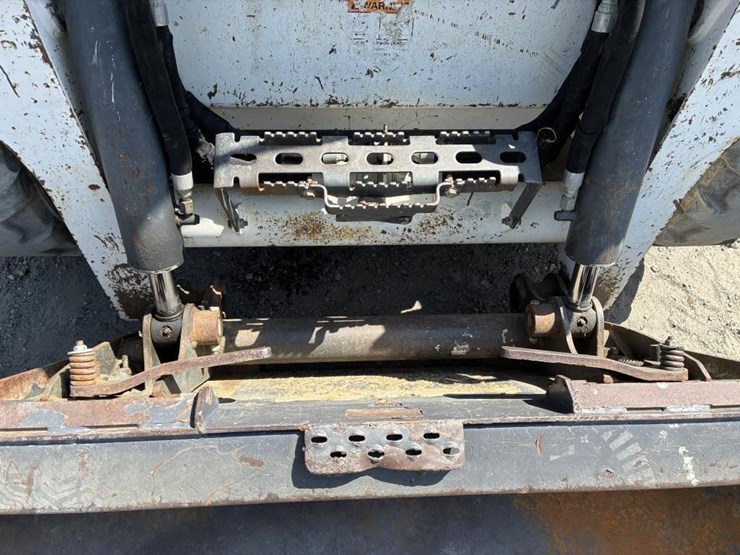 2008-bobcat-s570-image-8