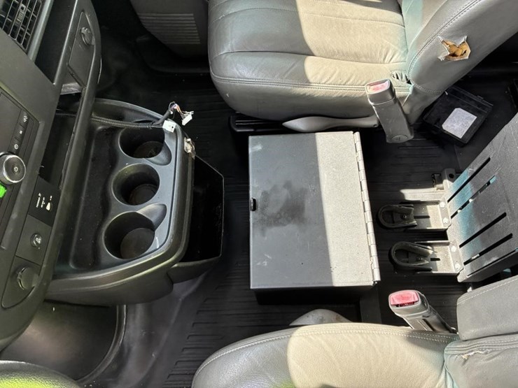 2013-chevrolet-express-3500-image-19