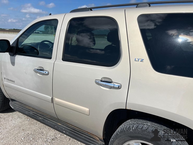 2008-chevrolet-tahoe-ltz-image-14