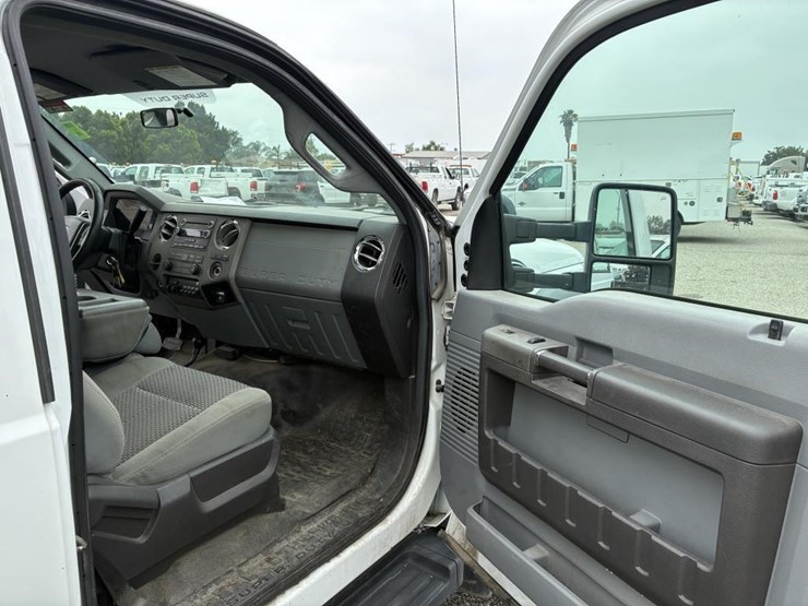 2011-ford-f550-image-10