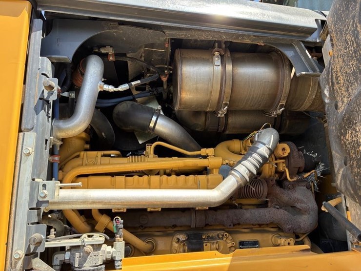 2018-deere-644k-image-30