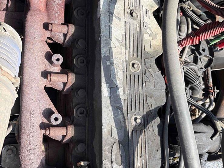 2001-freightliner-fl70-image-13