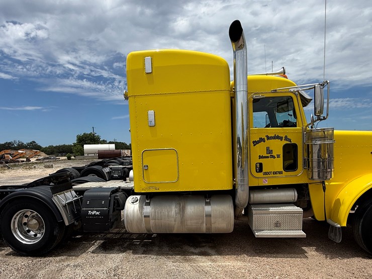 2014-peterbilt-389-image-4