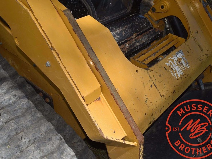 2017-caterpillar-d2-image-57