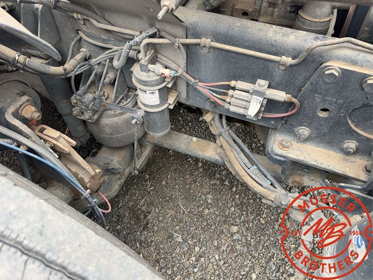 2007-freightliner-columbia-120-image-24