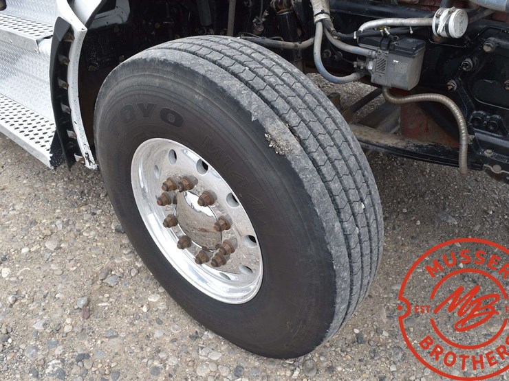 2016-kenworth-t880-image-34