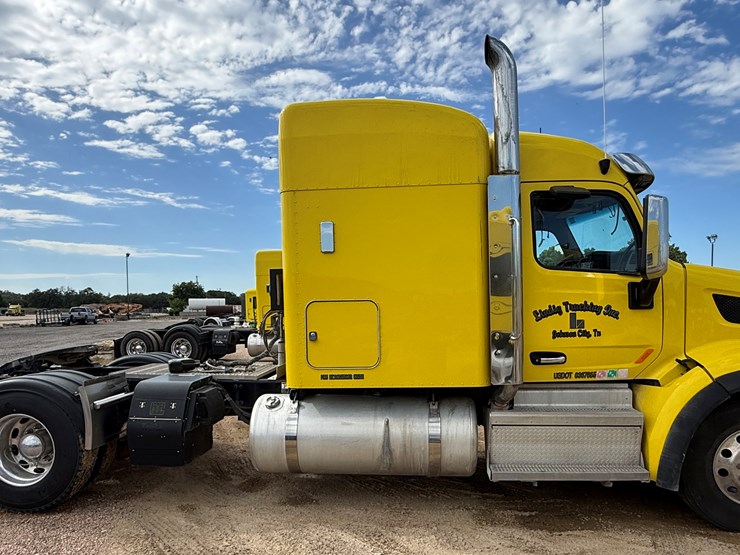 2018-peterbilt-567-image-4
