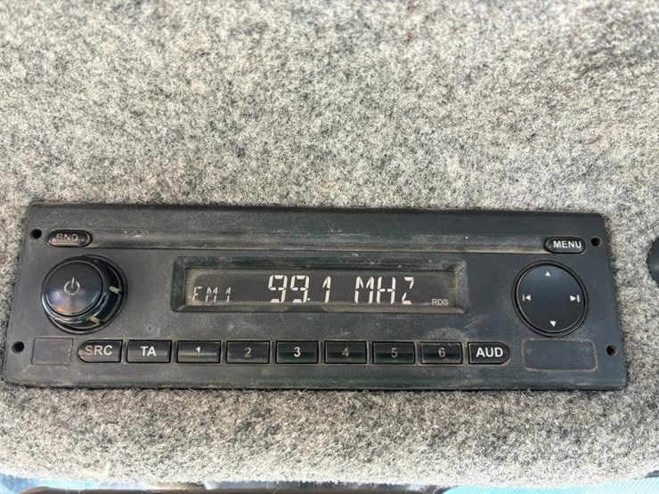 2018-deere-644k-image-27