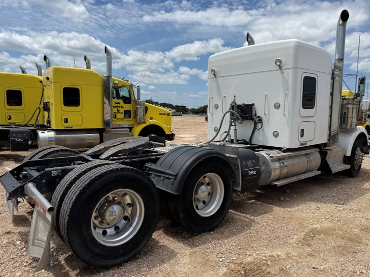 2016-kenworth-t800-image-5