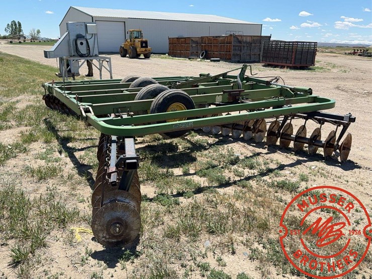 john-deere-235-image-8
