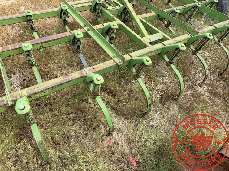john-deere-12-image-10