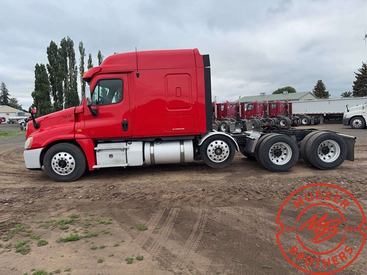 2013-freightliner-cascadia-125-image-6
