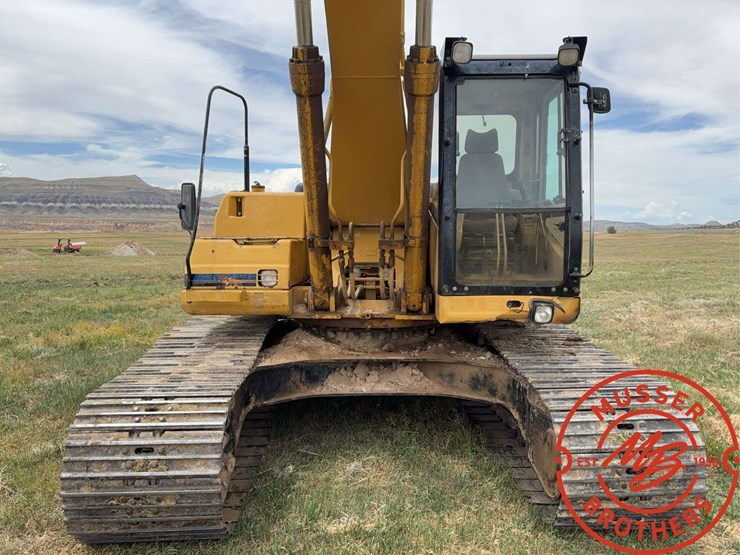 caterpillar-325b-image-16