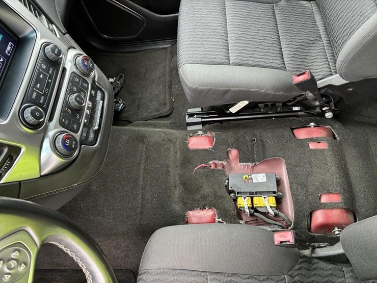 2016-chevrolet-suburban-image-17