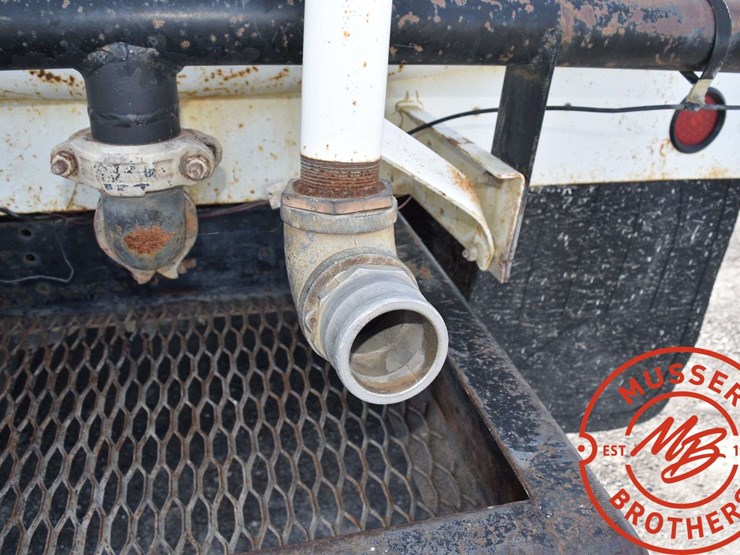 1994-peterbilt-379-image-38