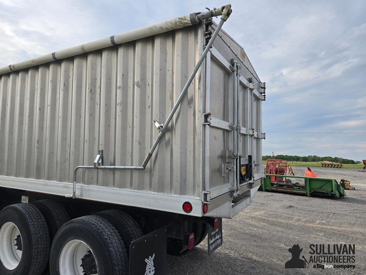 2000-freightliner-fl80-image-7