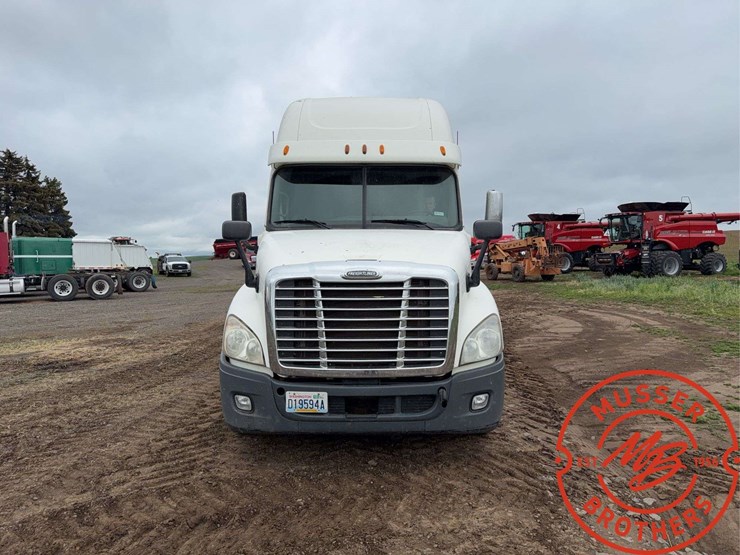 2012-freightliner-cascadia-125-image-20