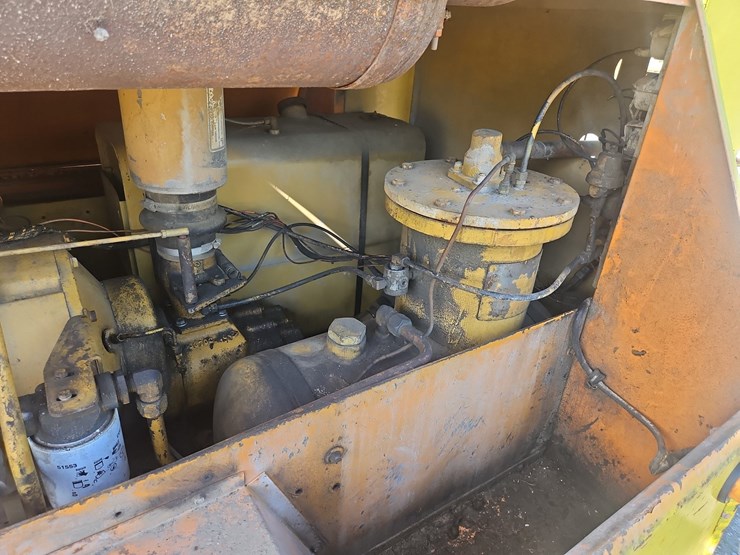 1981-joy-tow-behind-air-compressor-image-9