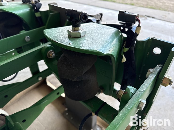 john-deere-planter-row-unit-image-17